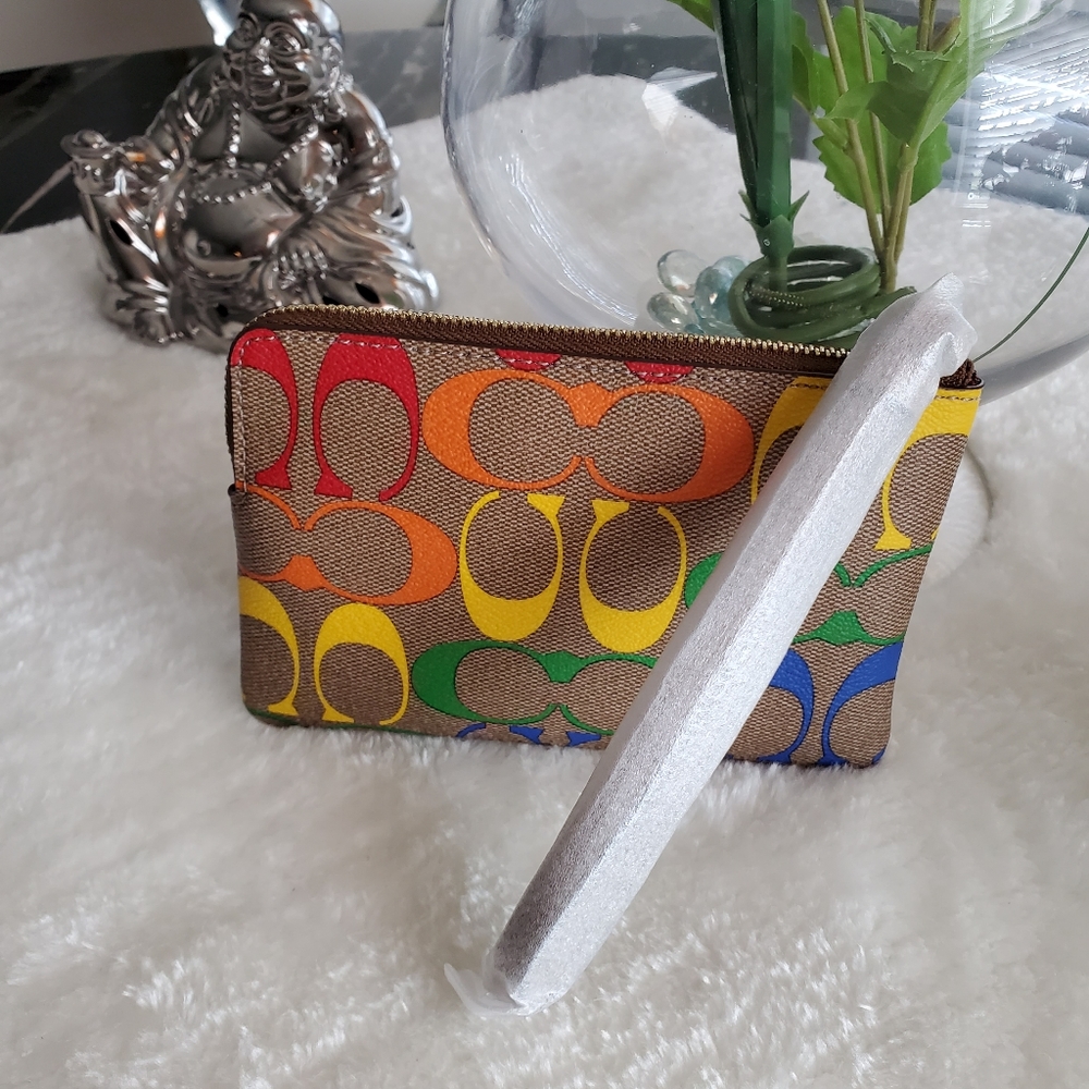 🔥🔥🔥  Price Drop New Coach rainbow 🌈 wristlet - Picture 3 of 11